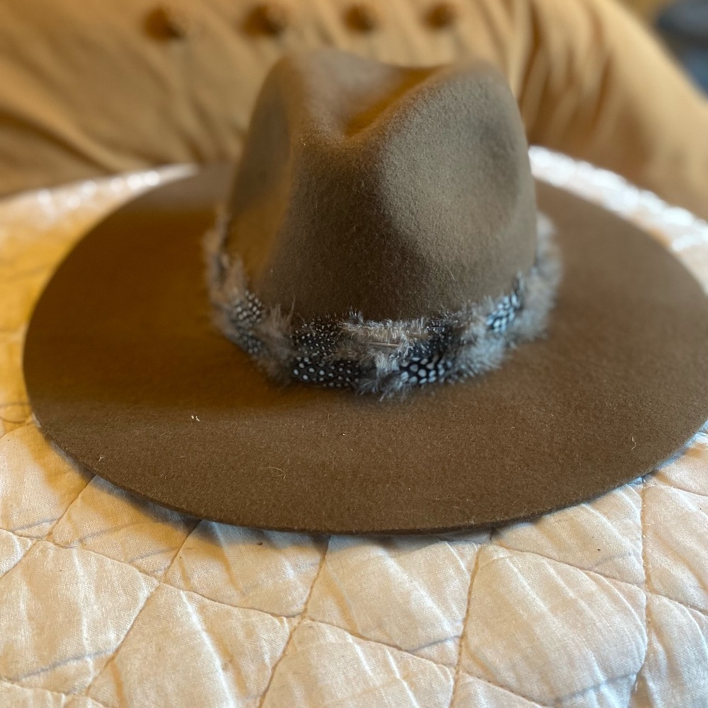 Zara Beige Felt Hat with Feather Detail